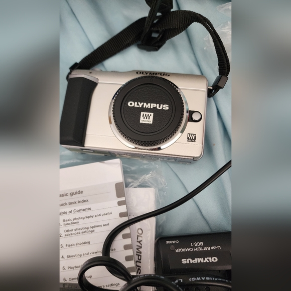 Olympus Pen E-PL1 digital camera - Picture 3 of 8